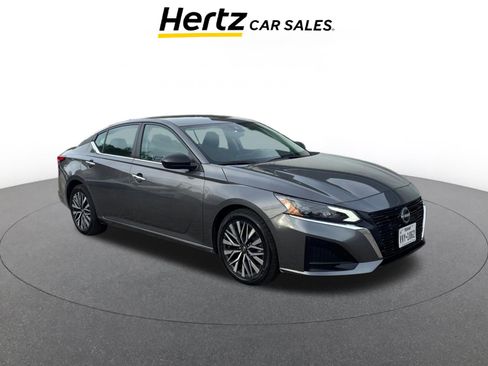 Used 2025 Nissan Altima 2.5 SV image 1