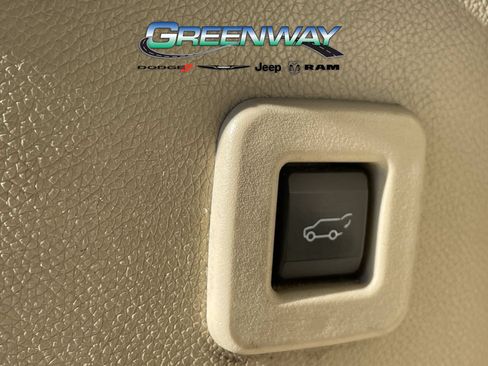 Used 2015 Lincoln Navigator 4WD w/ Equipment Group 101A Reserve image 8