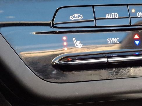 Certified 2021 Buick Envision Essence w/ Technology Package I image 19