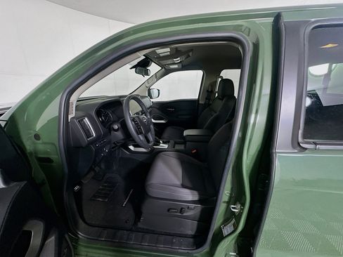 Used 2025 Nissan Frontier SV w/ SV Convenience Package image 13