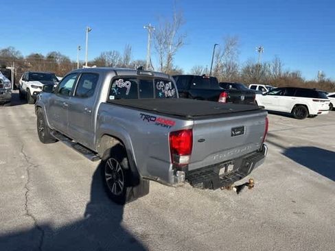 Used 2016 Toyota Tacoma TRD Sport image 16