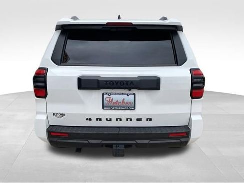 Used 2025 Toyota 4Runner SR5 AWD/4WD image 3