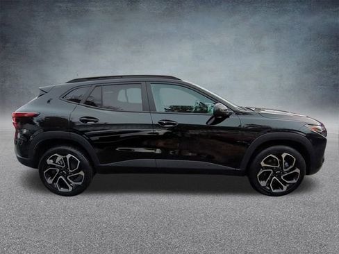 Certified 2024 Chevrolet Trax RS w/ Driver Confidence Package FWD image 9