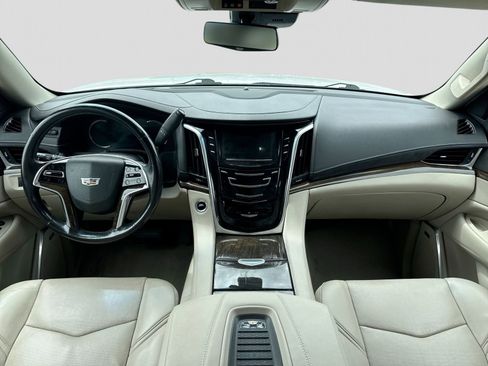 Used 2018 Cadillac Escalade ESV Premium Luxury AWD/4WD image 18