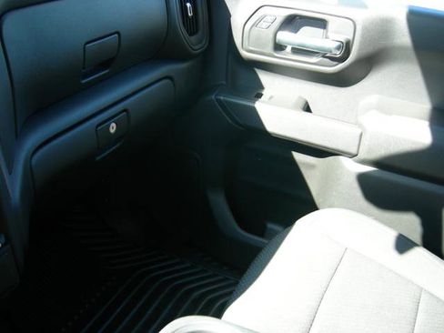 Used 2020 Chevrolet Silverado 1500 Custom w/ Custom Value Package image 3