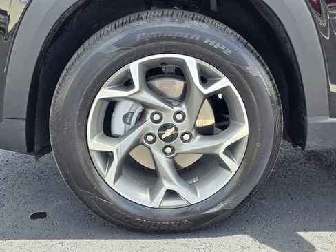 Used 2025 Chevrolet Trax LT FWD image 29