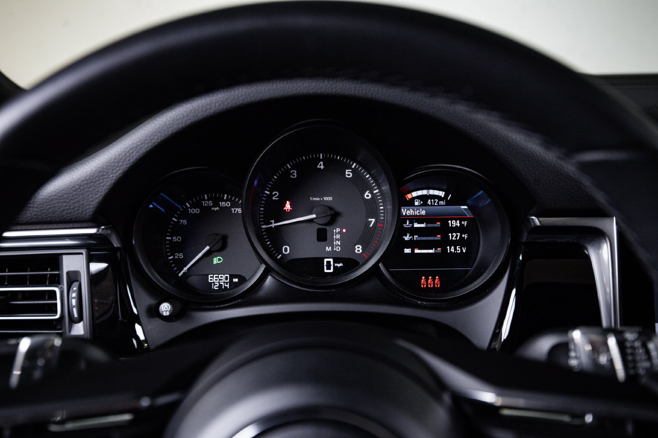 Certified 2026 Porsche Macan AWD/4WD image 15