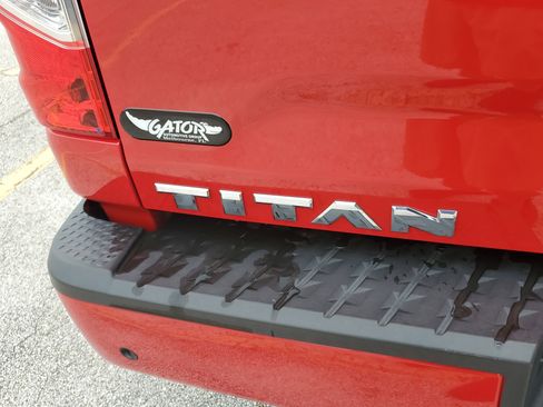 Used 2021 Nissan Titan SV w/ SV Convenience Package image 7