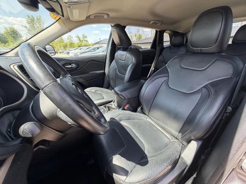 Used 2017 Jeep Cherokee Limited FWD image 13