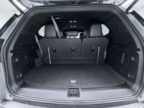 Used 2025 GMC Acadia Elevation w/ Elevation Premium Package AWD/4WD image 11