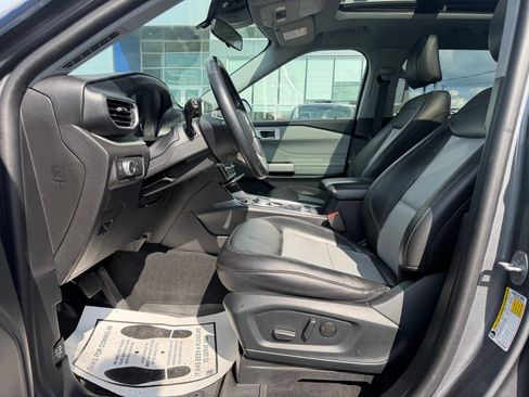 Used 2022 Ford Explorer XLT w/ Equipment Group 202A AWD/4WD image 18