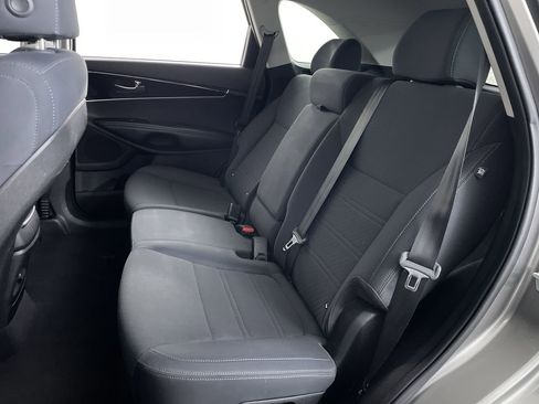 Used 2018 Kia Sorento L image 19
