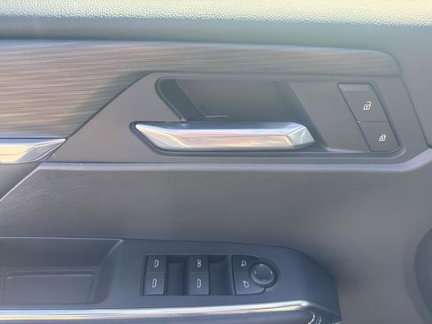 Used 2025 GMC Acadia Elevation image 14