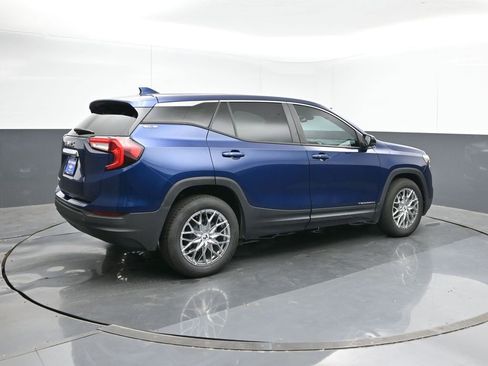 Used 2022 GMC Terrain SLE image 5