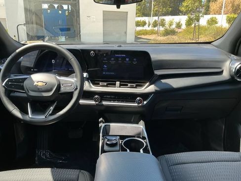 Used 2026 Chevrolet Equinox LT FWD image 12