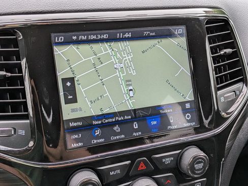 Used 2022 Jeep Grand Cherokee Laredo X AWD/4WD image 18