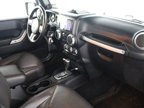 Used 2014 Jeep Wrangler Unlimited Sahara w/ Max Tow Package AWD/4WD image 46