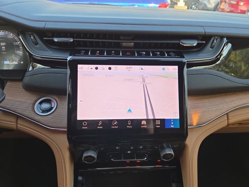 New 2025 Jeep Grand Cherokee Summit AWD/4WD image 9