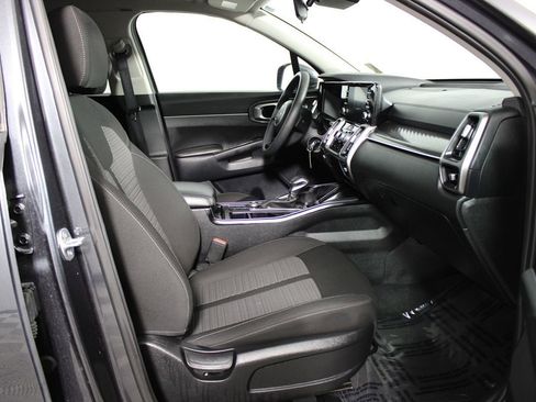Used 2023 Kia Sorento LX image 16