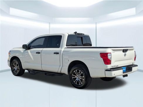 Used 2022 Nissan Titan SV RWD image 3
