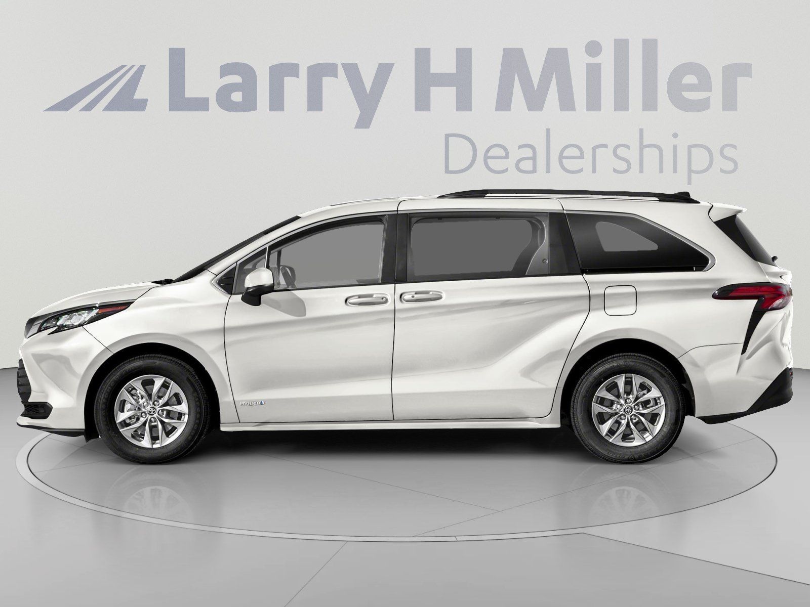 Used 2024 Toyota Sienna LE AWD/4WD image 3