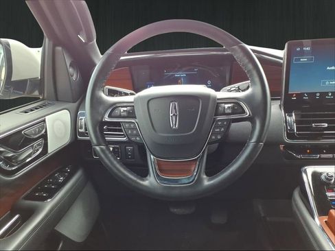Used 2024 Lincoln Navigator Reserve image 18
