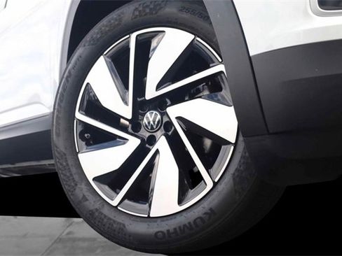 New 2026 Volkswagen Atlas SE image 3