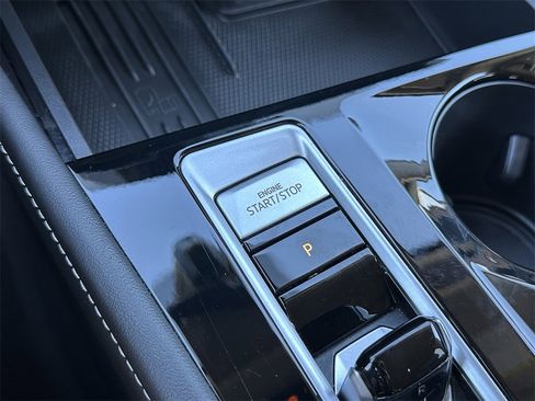 Used 2025 Volkswagen Atlas SE image 29