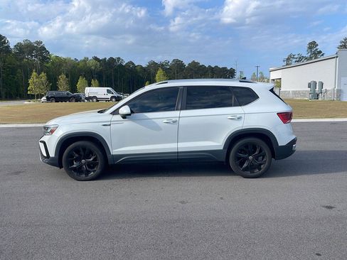 Used 2023 Volkswagen Taos SE image 4