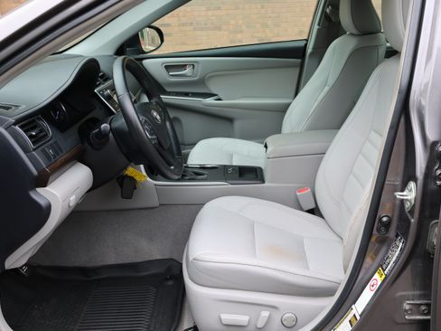 Used 2016 Toyota Camry XLE FWD image 19