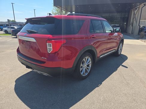 Used 2021 Ford Explorer XLT w/ Equipment Group 202A AWD/4WD image 3