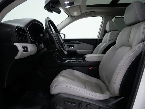 Used 2023 Honda Pilot Touring image 13