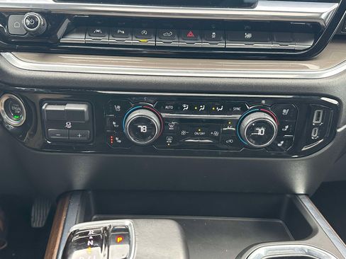 Certified 2022 Chevrolet Silverado 1500 High Country w/ High Country Premium Package image 13