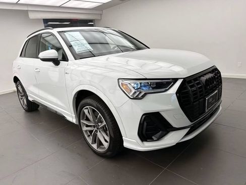 Used 2025 Audi Q3 2.0T Premium w/ Convenience Package AWD/4WD image 5