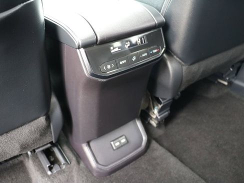 Used 2025 Toyota Highlander XLE AWD/4WD image 25