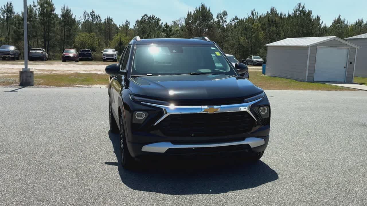 Used 2025 Chevrolet TrailBlazer LT FWD image 3