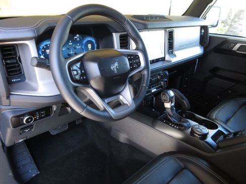 New 2026 Ford Bronco Outer Banks w/ Sasquatch Package AWD/4WD image 12