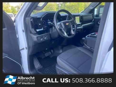 Used 2025 Chevrolet Silverado 2500 LT w/ Convenience Package AWD/4WD image 9
