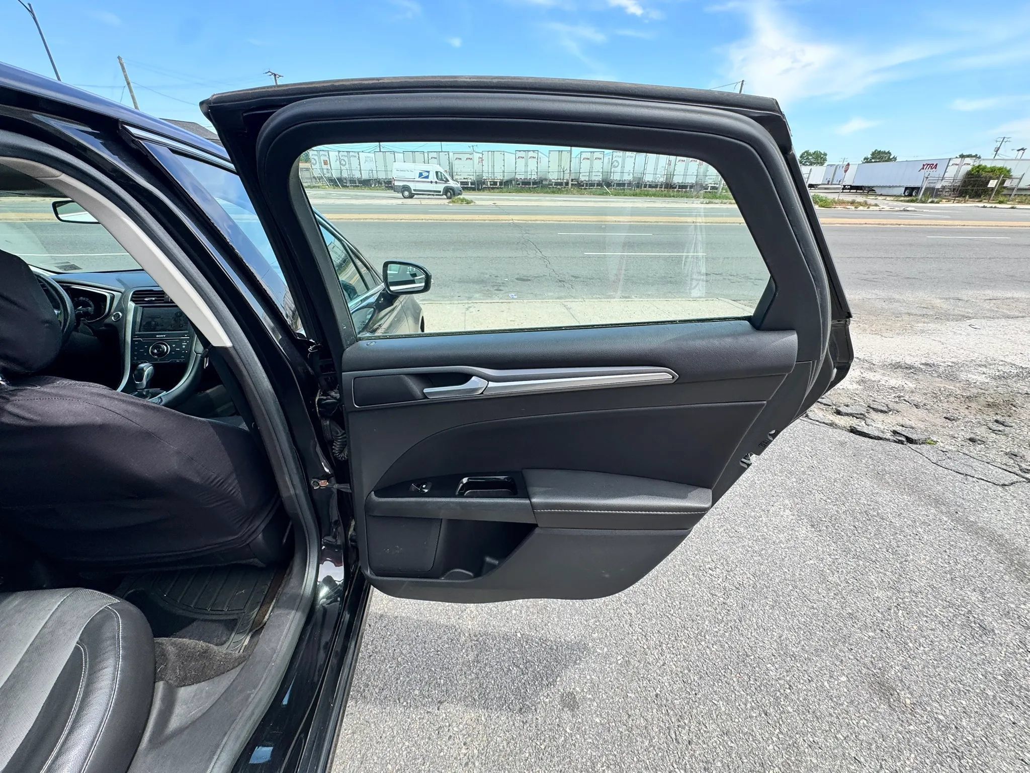 Used 2014 Ford Fusion Titanium FWD image 17
