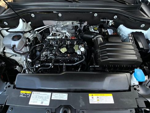 Used 2025 Volkswagen Atlas Cross Sport SE image 27