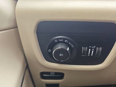 Used 2021 Jeep Grand Cherokee L Limited RWD image 35