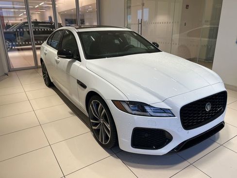 Used 2024 Jaguar XF R-Dynamic SE image 19
