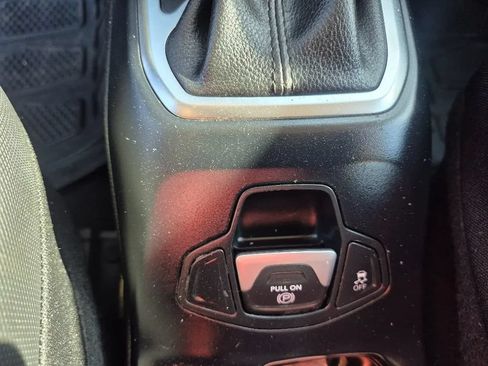 Used 2020 Jeep Renegade Altitude AWD/4WD image 24