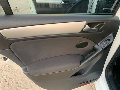 Used 2012 Volkswagen Golf TDI image 19