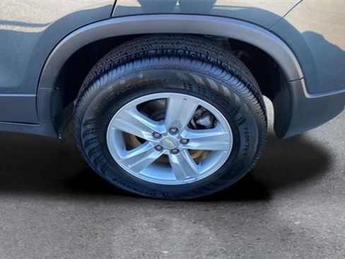 Used 2022 Chevrolet Trax LT w/ LT Convenience Package image 20