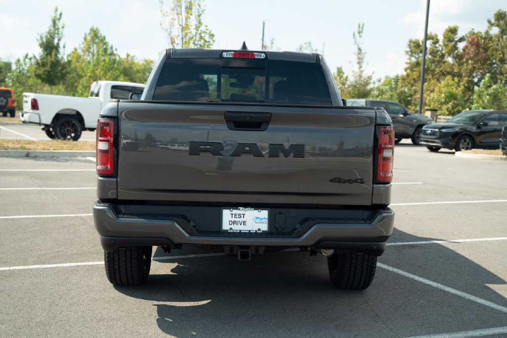 New 2027 RAM 1500 Express AWD/4WD image 6