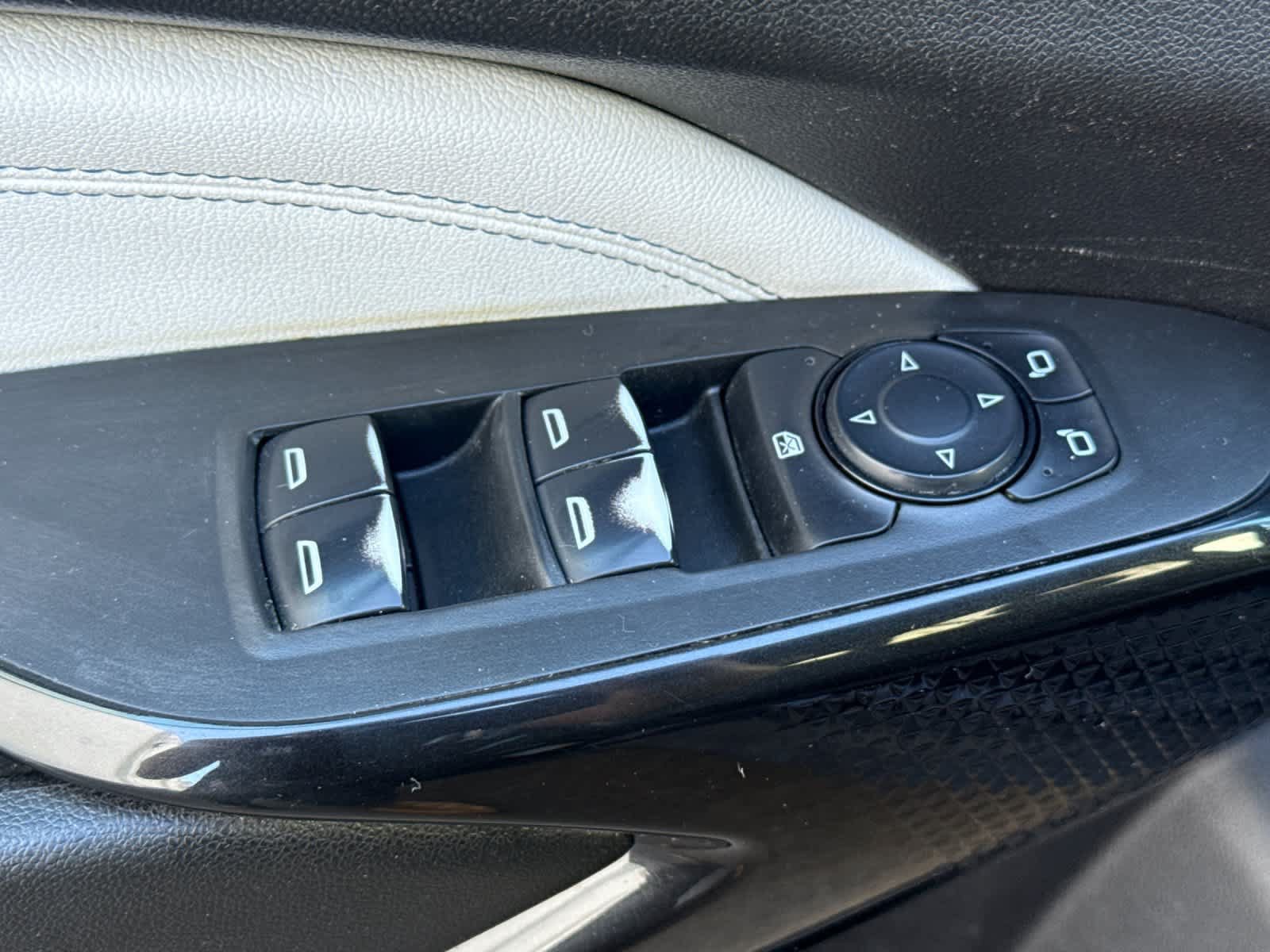 Used 2024 Chevrolet Trax LT w/ LT Convenience Package FWD image 13