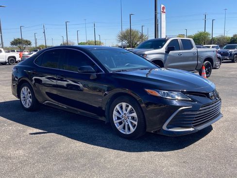 Used 2023 Toyota Camry LE FWD image 3