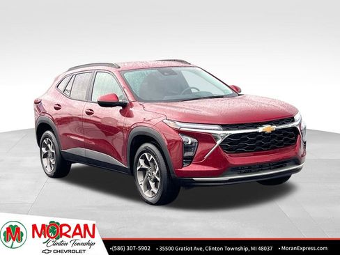 Certified 2025 Chevrolet Trax LT w/ Driver Confidence Package FWD image 7