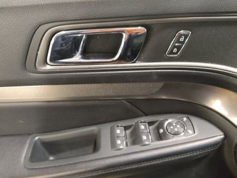 Used 2018 Ford Explorer XLT image 27